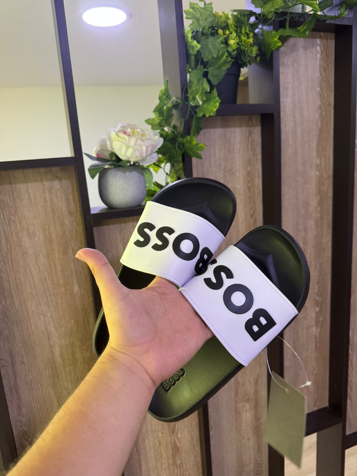 Sandalias BOSS negras con franja blanca y letras negras